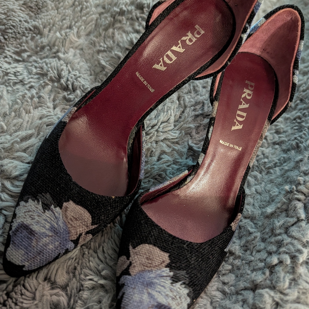 Prada Women's Black and Purple Floral Heels